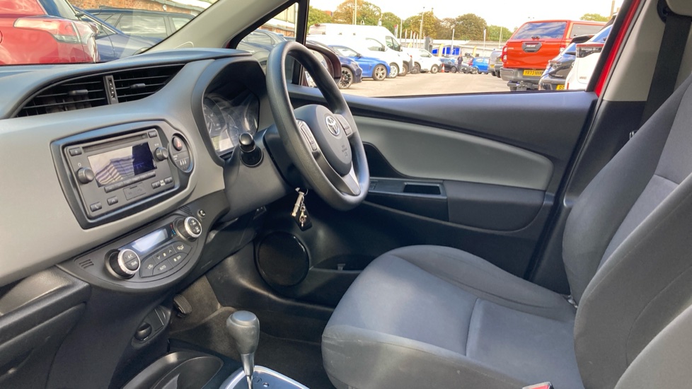 Toyota Yaris 1.5 Hybrid Active 5dr CVT Hybrid Hatchback - Image 5
