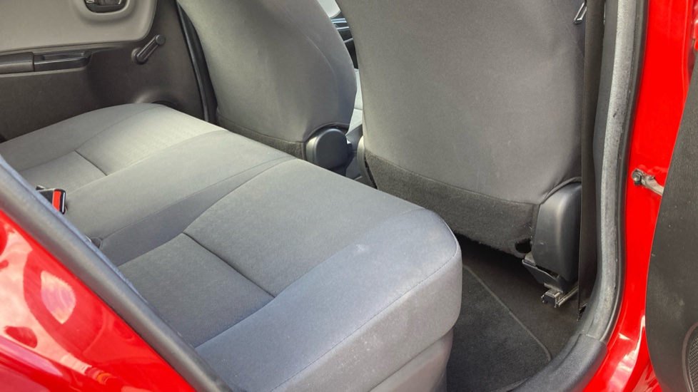 Toyota Yaris 1.5 Hybrid Active 5dr CVT Hybrid Hatchback - Image 8