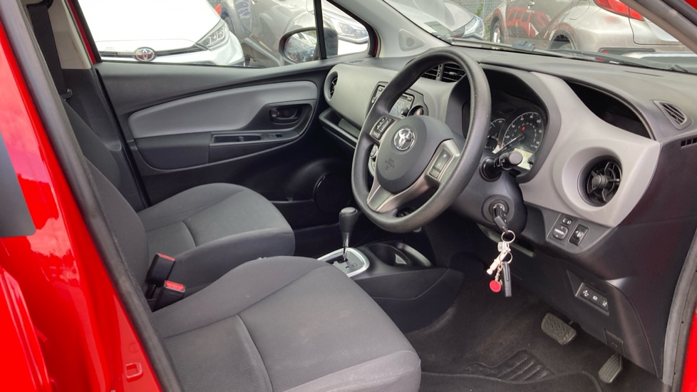Toyota Yaris 1.5 Hybrid Active 5dr CVT Hybrid Hatchback - Image 12