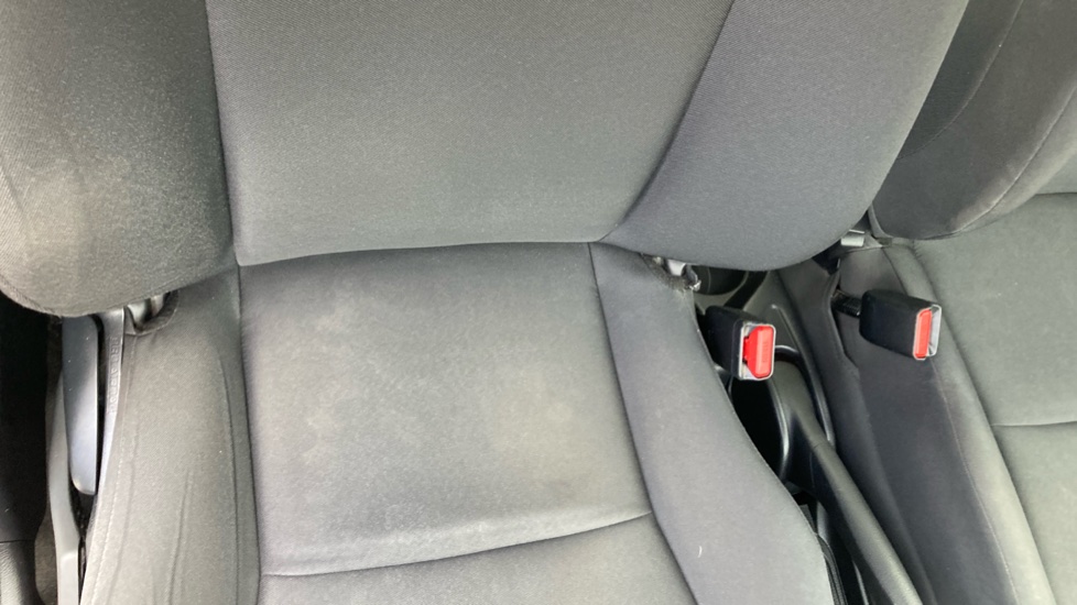 Toyota Yaris 1.5 Hybrid Active 5dr CVT Hybrid Hatchback - Image 14