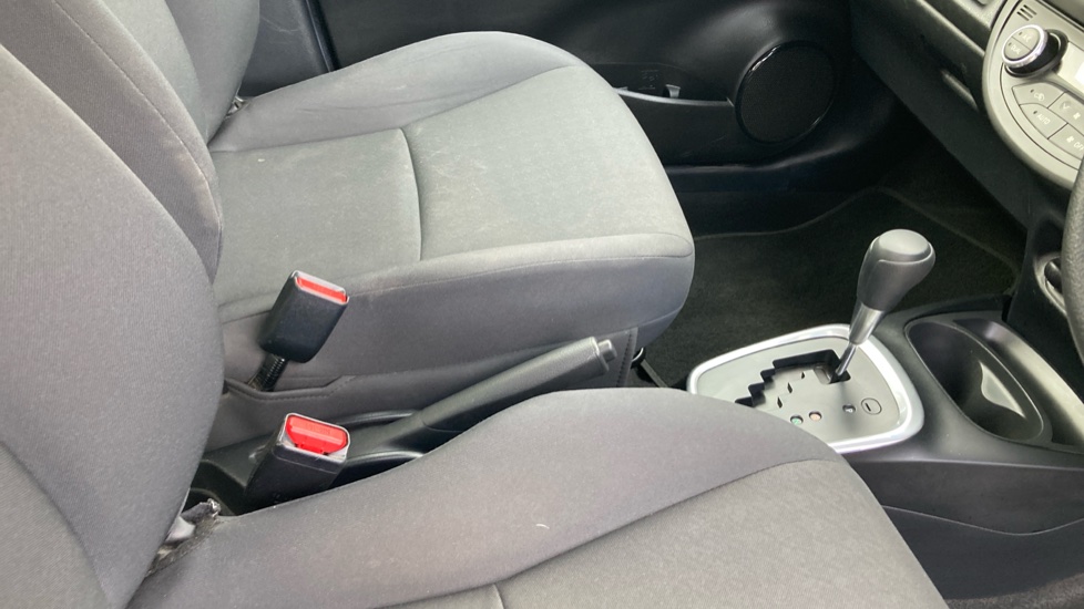 Toyota Yaris 1.5 Hybrid Active 5dr CVT Hybrid Hatchback - Image 18