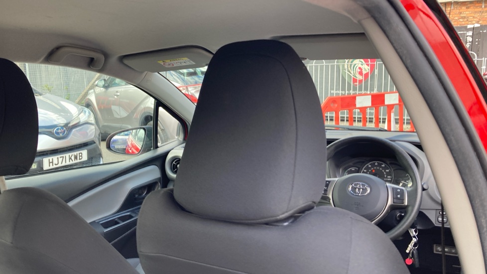 Toyota Yaris 1.5 Hybrid Active 5dr CVT Hybrid Hatchback - Image 19