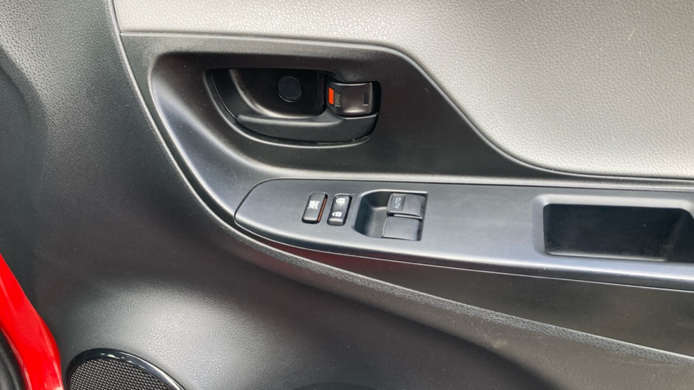 Toyota Yaris 1.5 Hybrid Active 5dr CVT Hybrid Hatchback - Image 20