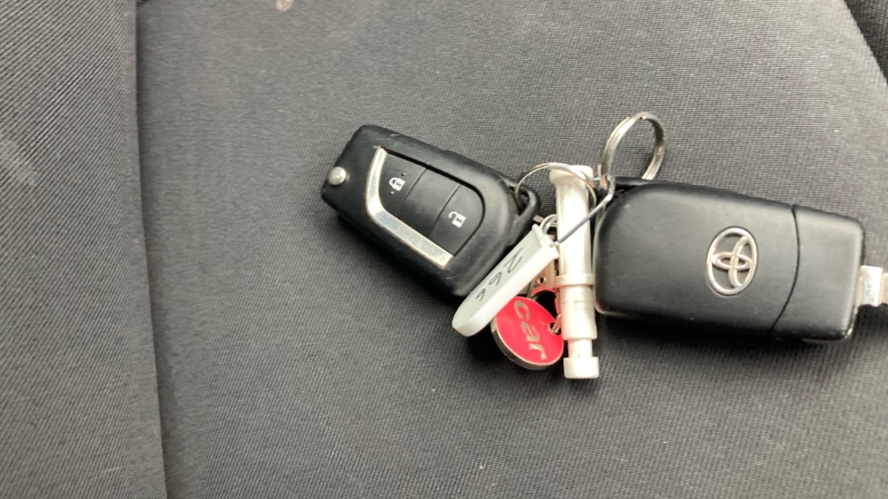 Toyota Yaris 1.5 Hybrid Active 5dr CVT Hybrid Hatchback - Image 28