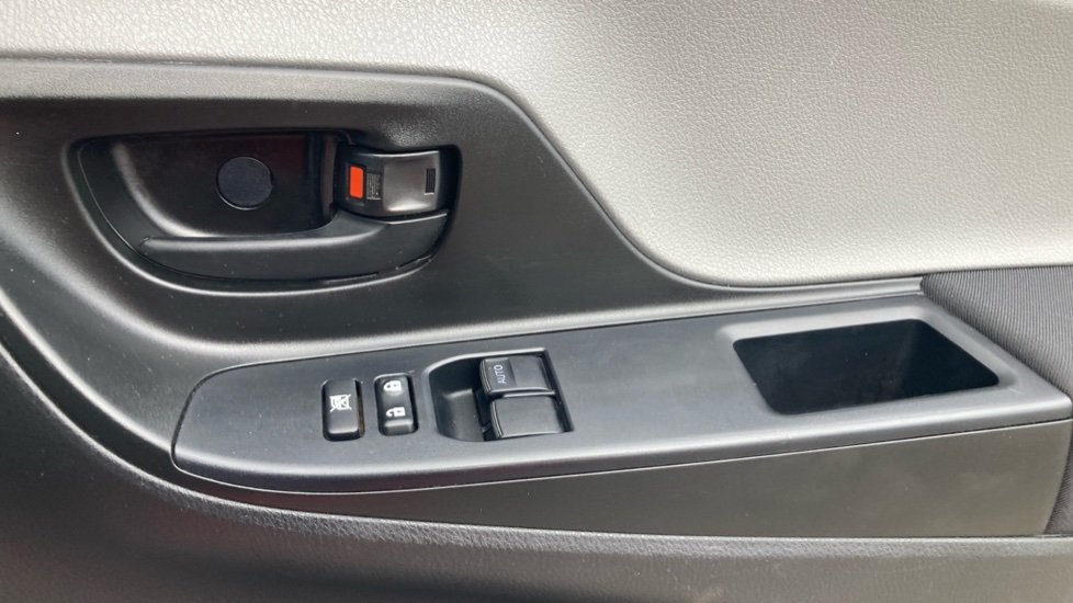 Toyota Yaris 1.5 Hybrid Active 5dr CVT Hybrid Hatchback - Image 30