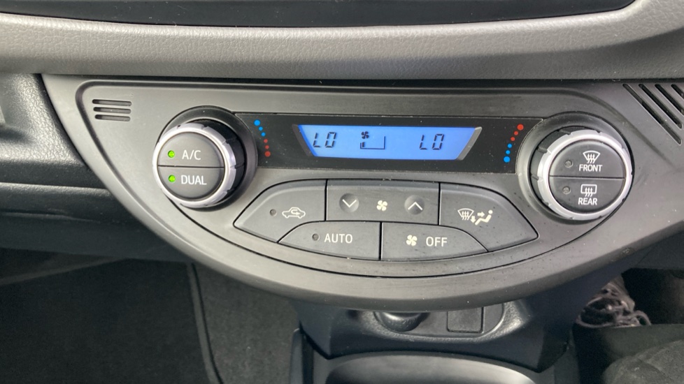 Toyota Yaris 1.5 Hybrid Active 5dr CVT Hybrid Hatchback - Image 35