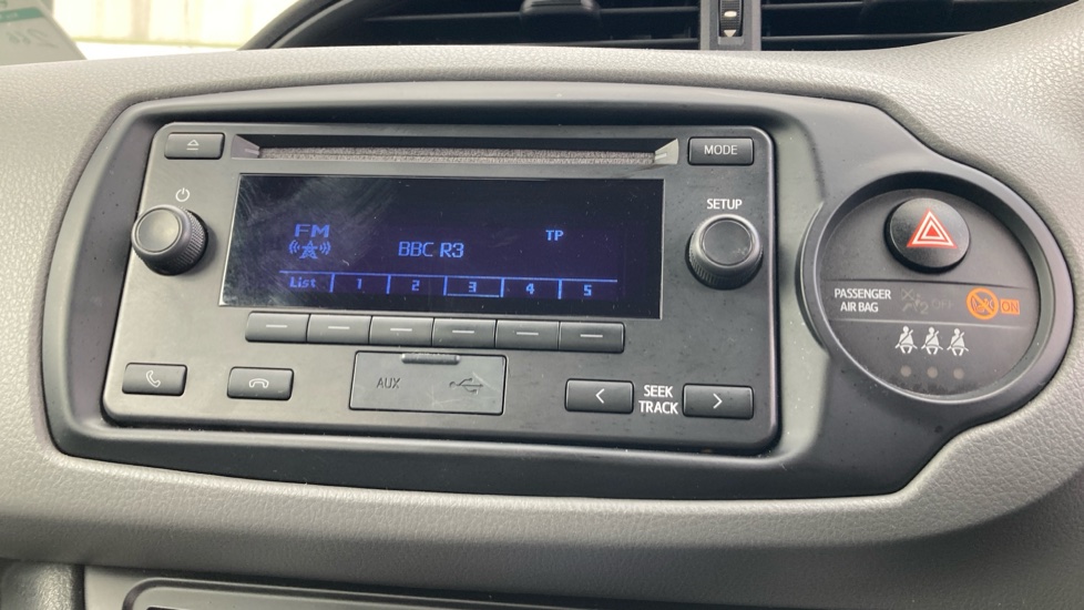 Toyota Yaris 1.5 Hybrid Active 5dr CVT Hybrid Hatchback - Image 36