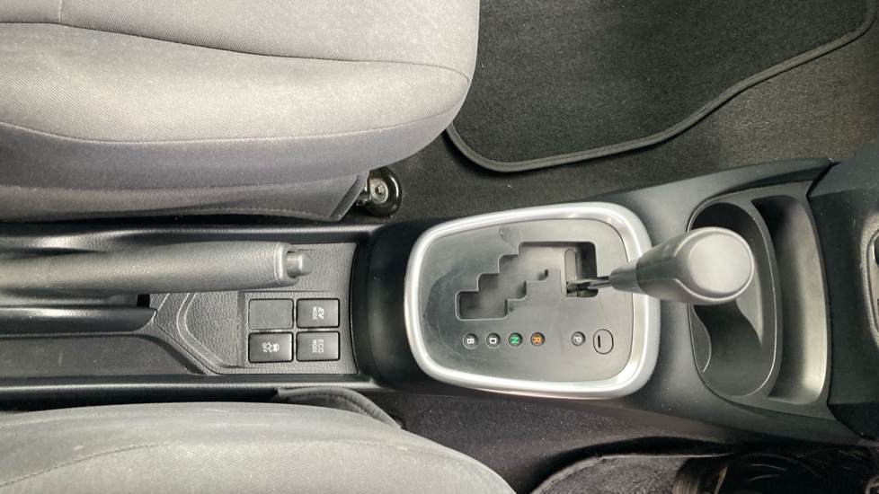Toyota Yaris 1.5 Hybrid Active 5dr CVT Hybrid Hatchback - Image 37