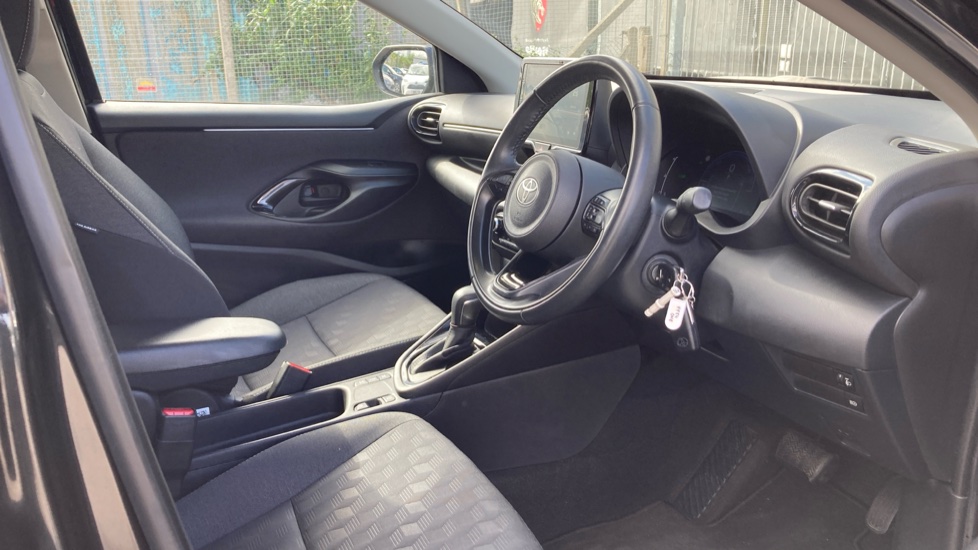 Toyota Yaris 1.5 Hybrid Design 5dr CVT Hybrid Hatchback - Image 12