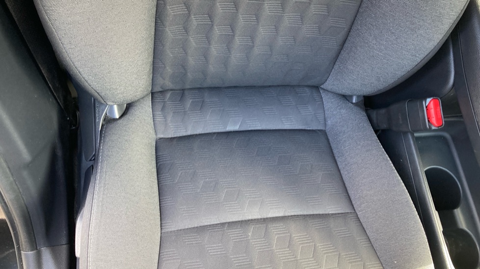 Toyota Yaris 1.5 Hybrid Design 5dr CVT Hybrid Hatchback - Image 14