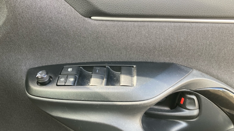 Toyota Yaris 1.5 Hybrid Design 5dr CVT Hybrid Hatchback - Image 20