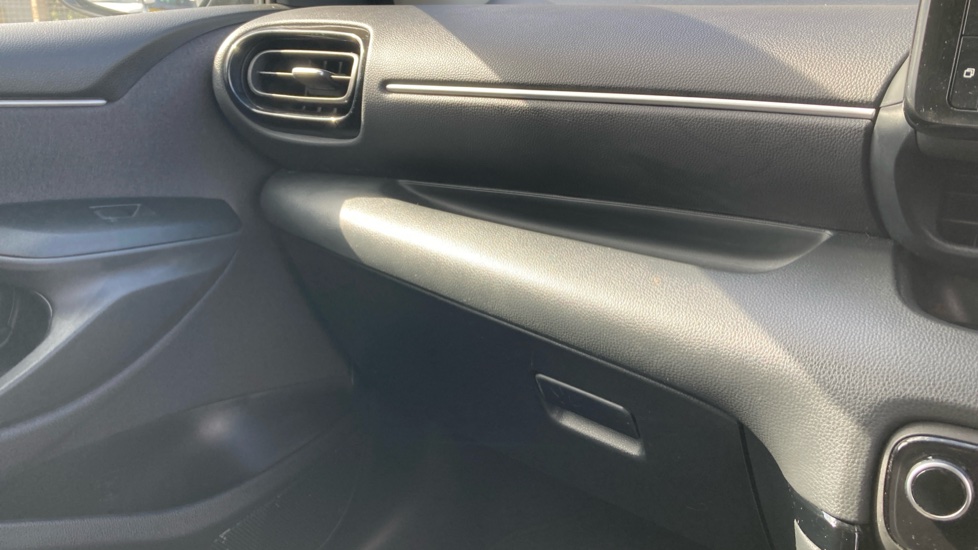 Toyota Yaris 1.5 Hybrid Design 5dr CVT Hybrid Hatchback - Image 27