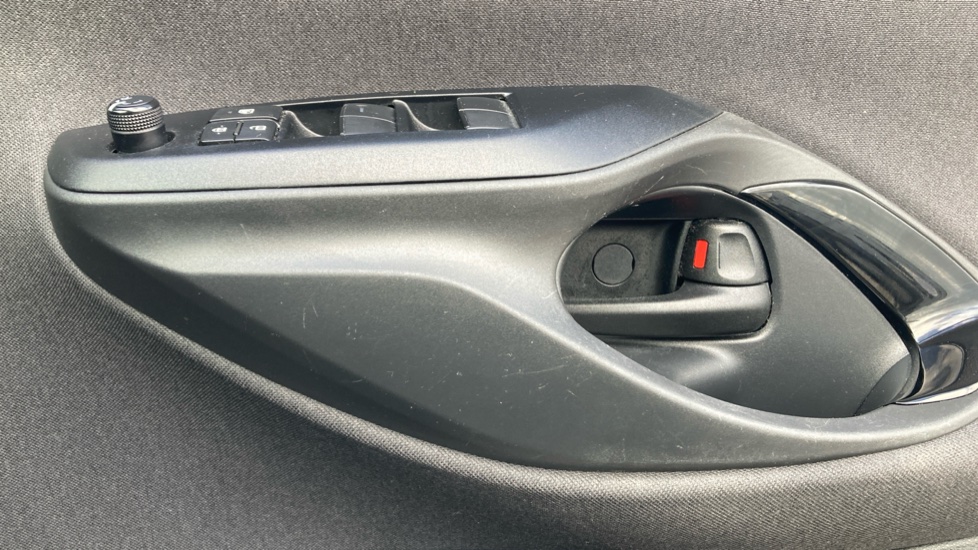 Toyota Yaris 1.5 Hybrid Design 5dr CVT Hybrid Hatchback - Image 29