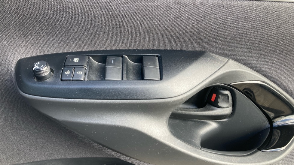 Toyota Yaris 1.5 Hybrid Design 5dr CVT Hybrid Hatchback - Image 31