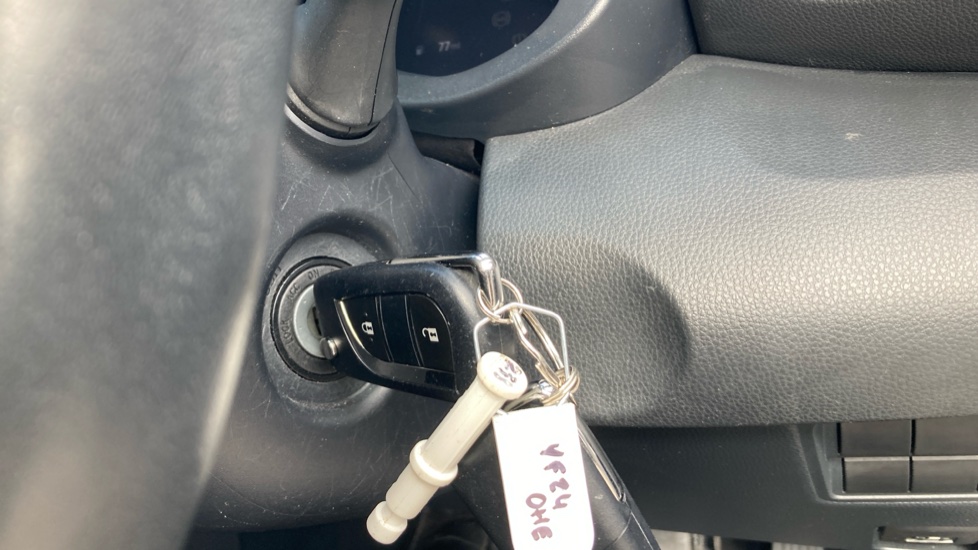 Toyota Yaris 1.5 Hybrid Design 5dr CVT Hybrid Hatchback - Image 32