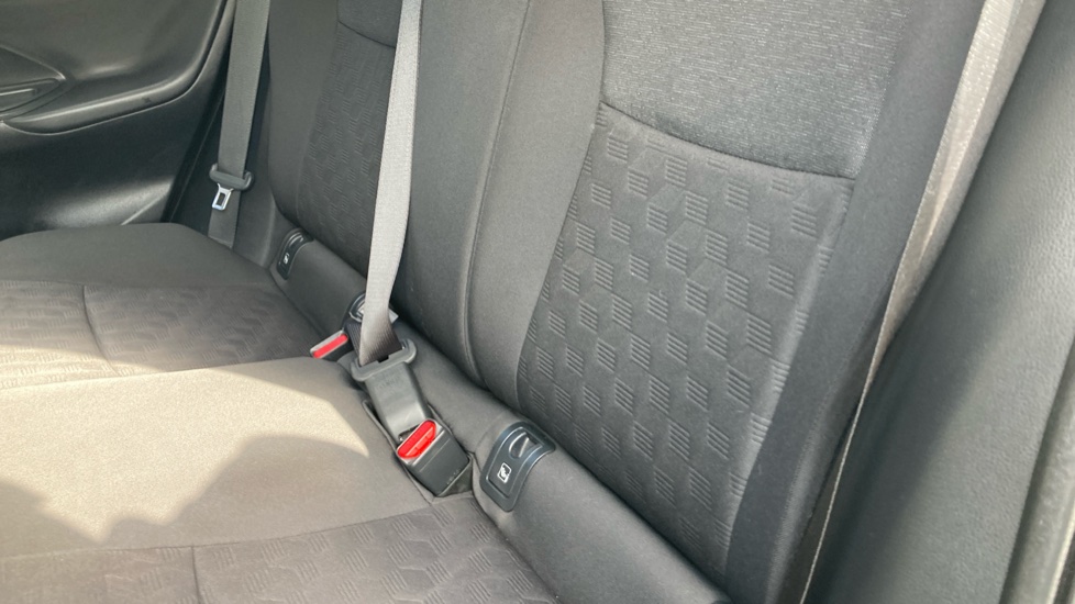 Toyota Yaris 1.5 Hybrid Design 5dr CVT Hybrid Hatchback - Image 39