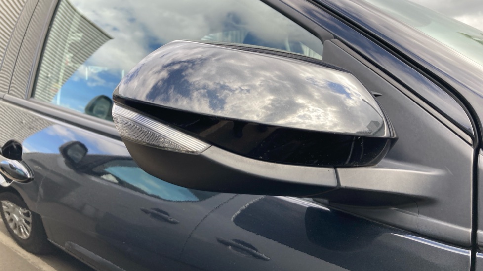 Toyota Yaris 1.5 Hybrid Design 5dr CVT Hybrid Hatchback - Image 50
