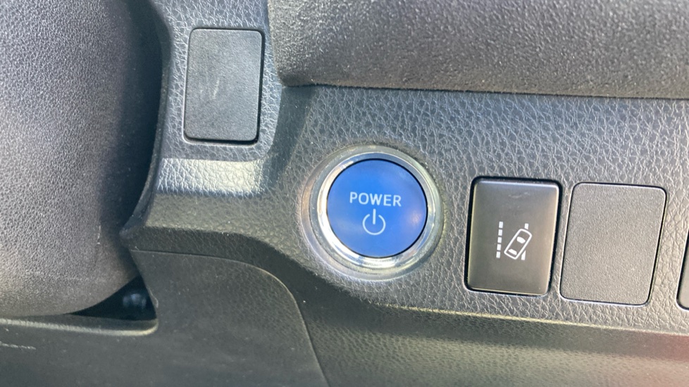Toyota RAV4 2.5 VVT-i Hybrid Design TSS 5dr CVT Hybrid Estate - Image 16