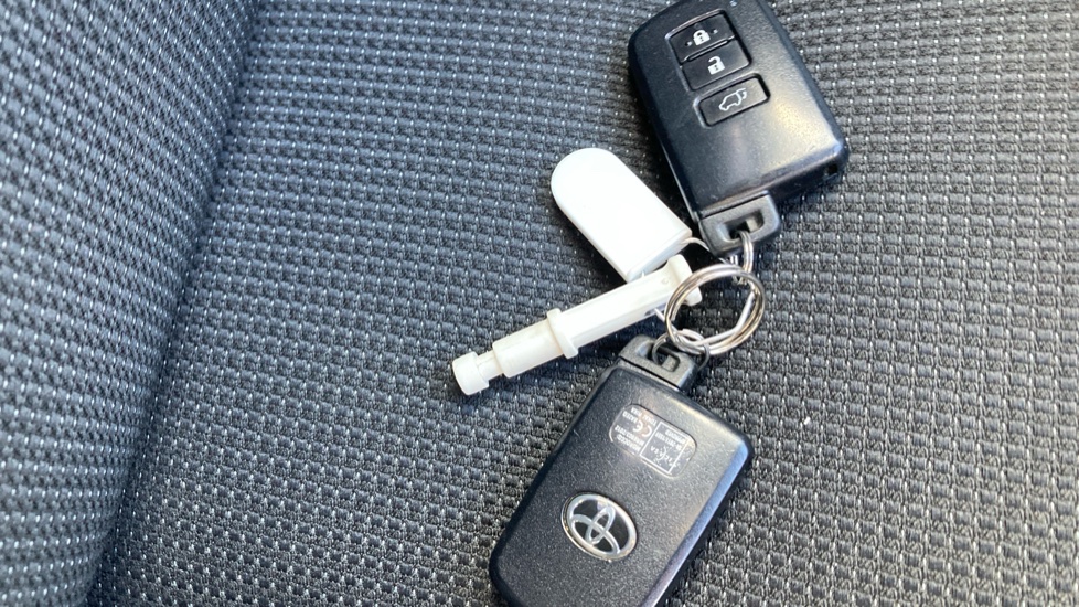 Toyota RAV4 2.5 VVT-i Hybrid Design TSS 5dr CVT Hybrid Estate - Image 28
