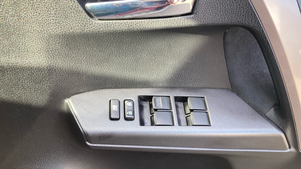 Toyota RAV4 2.5 VVT-i Hybrid Design TSS 5dr CVT Hybrid Estate - Image 29