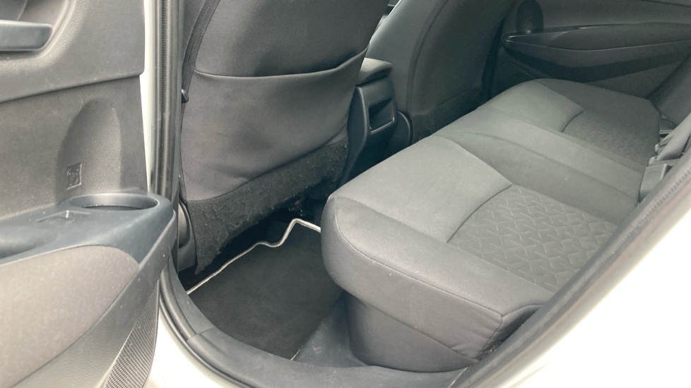 Toyota Corolla 2.0 VVT-i Hybrid Design 5dr CVT Hybrid Hatchback - Image 15