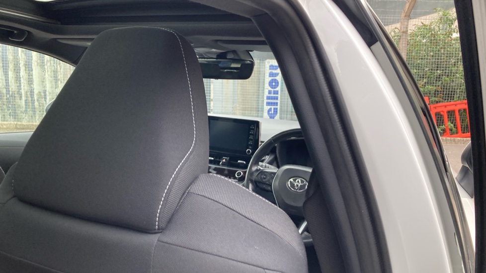 Toyota Corolla 2.0 VVT-i Hybrid Design 5dr CVT Hybrid Hatchback - Image 19