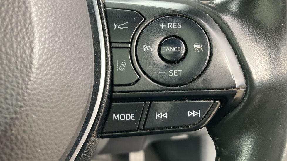 Toyota Corolla 2.0 VVT-i Hybrid Design 5dr CVT Hybrid Hatchback - Image 31
