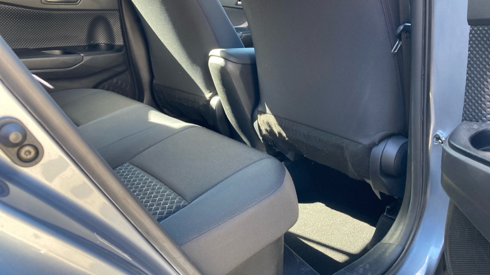 Toyota C-HR 1.8 Hybrid Icon 5dr CVT Hybrid Hatchback - Image 8