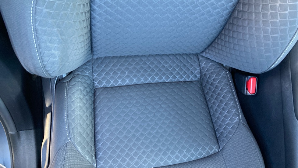 Toyota C-HR 1.8 Hybrid Icon 5dr CVT Hybrid Hatchback - Image 14
