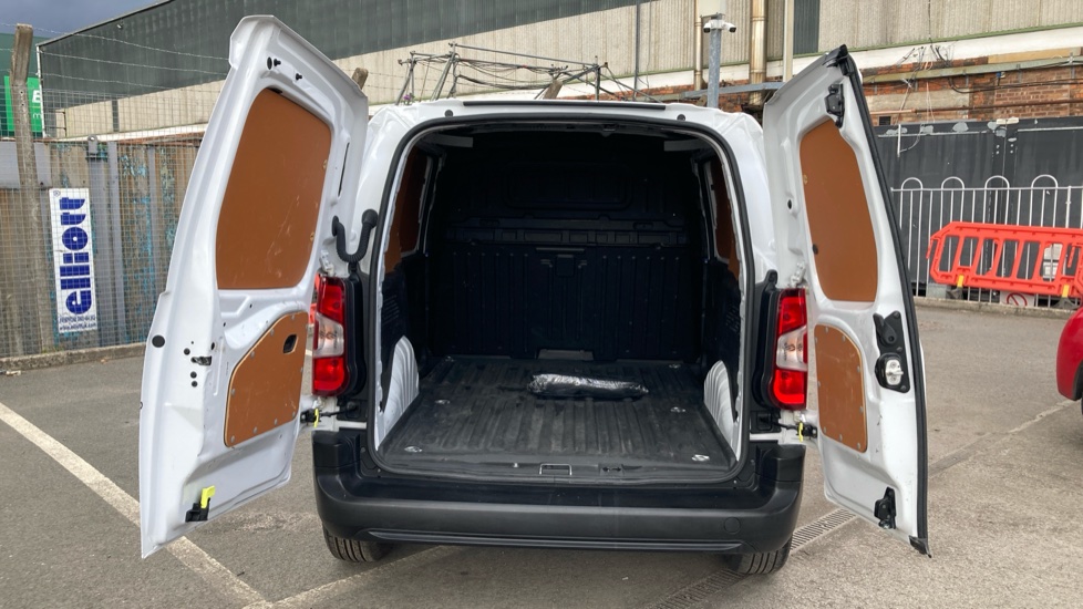 Toyota Proace City L1 Diesel 1.5D 100 Active Van [6 Speed] - Image 13