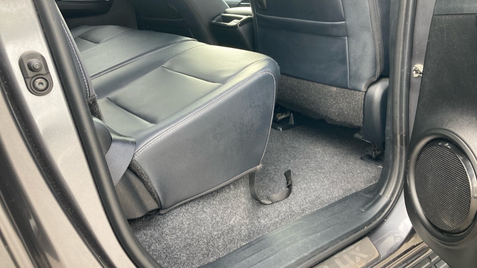 Toyota Hilux Diesel Invincible X D/Cab Pick Up 2.8 D 48V Auto - Image 8
