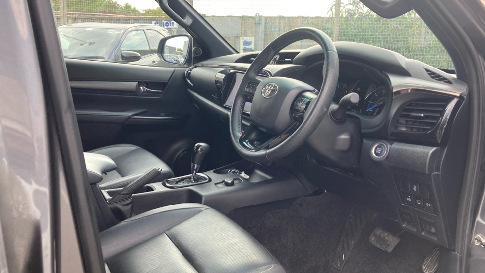 Toyota Hilux Diesel Invincible X D/Cab Pick Up 2.8 D 48V Auto - Image 12