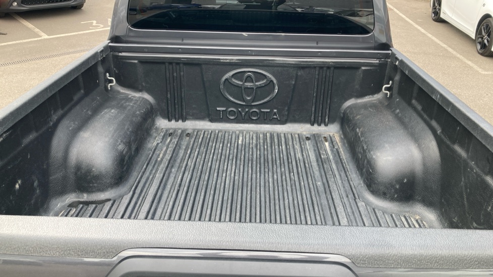 Toyota Hilux Diesel Invincible X D/Cab Pick Up 2.8 D 48V Auto - Image 13