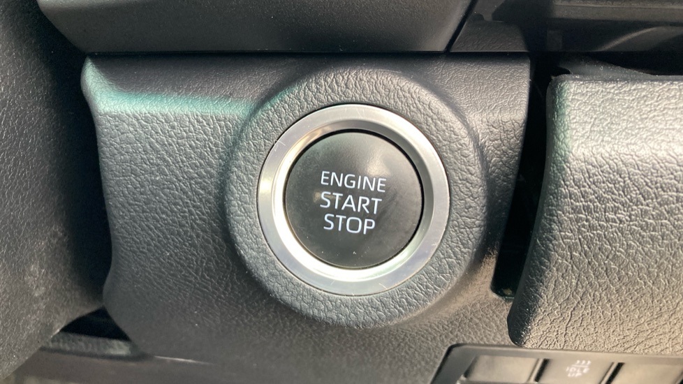 Toyota Hilux Diesel Invincible X D/Cab Pick Up 2.8 D 48V Auto - Image 16