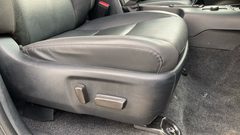 Toyota Hilux Diesel Invincible X D/Cab Pick Up 2.8 D 48V Auto - Image 17