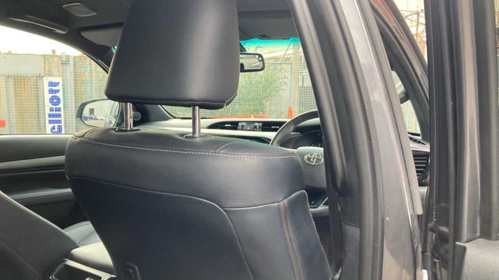 Toyota Hilux Diesel Invincible X D/Cab Pick Up 2.8 D 48V Auto - Image 19