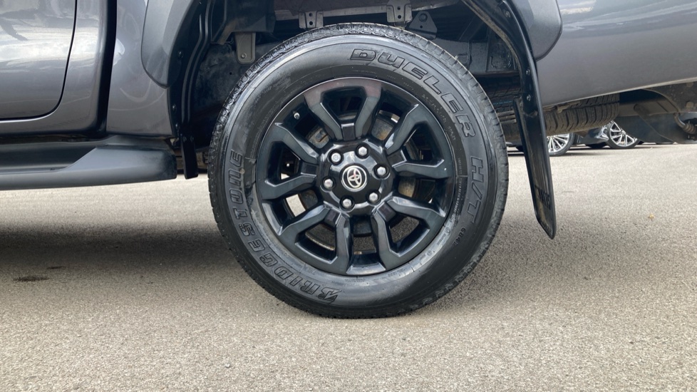 Toyota Hilux Diesel Invincible X D/Cab Pick Up 2.8 D 48V Auto - Image 25