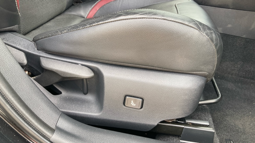 Toyota Corolla 1.8 VVT-i Hybrid Excel 5dr CVT Hybrid Hatchback - Image 17