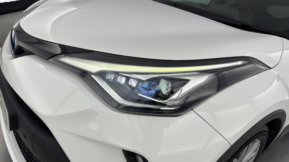 Toyota C-HR 2.0 Hybrid Excel 5dr CVT Hybrid Hatchback - Image 20