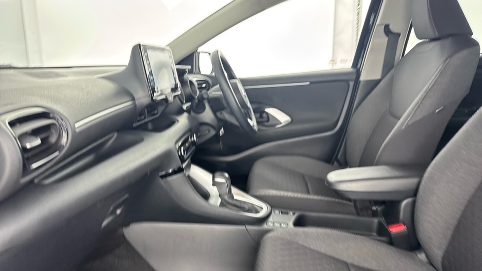 Toyota Yaris 1.5 Hybrid Design 5dr CVT Hybrid Hatchback - Image 5