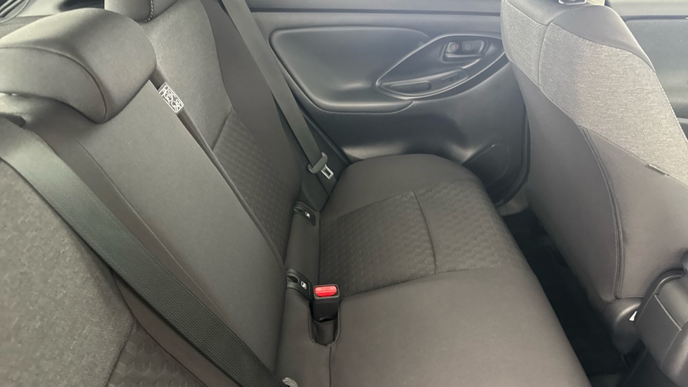Toyota Yaris 1.5 Hybrid Design 5dr CVT Hybrid Hatchback - Image 8