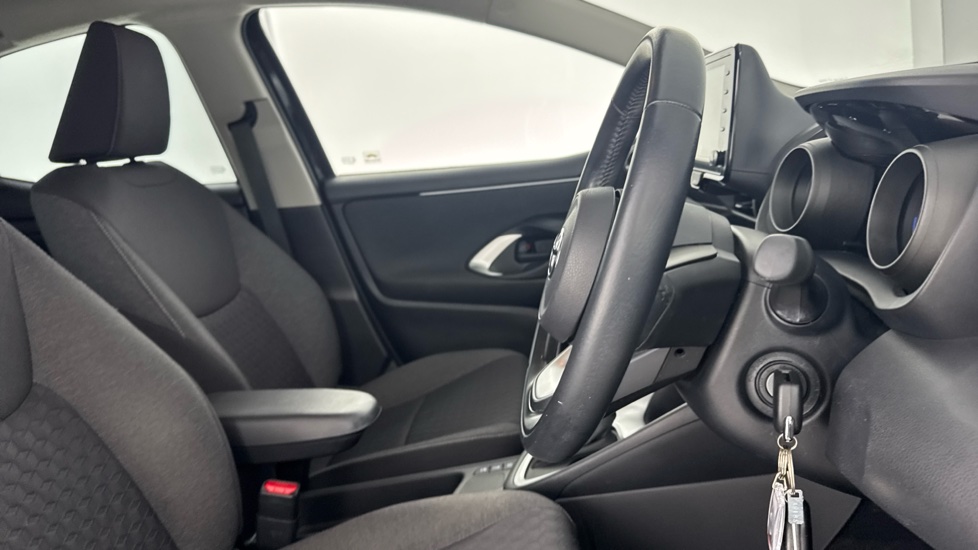 Toyota Yaris 1.5 Hybrid Design 5dr CVT Hybrid Hatchback - Image 12