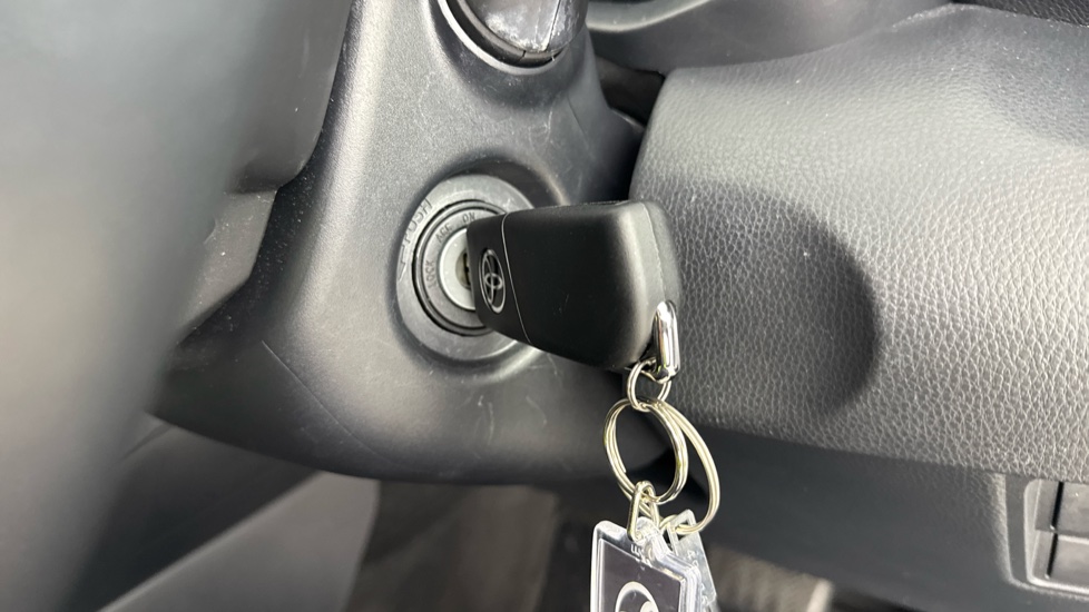 Toyota Yaris 1.5 Hybrid Design 5dr CVT Hybrid Hatchback - Image 16
