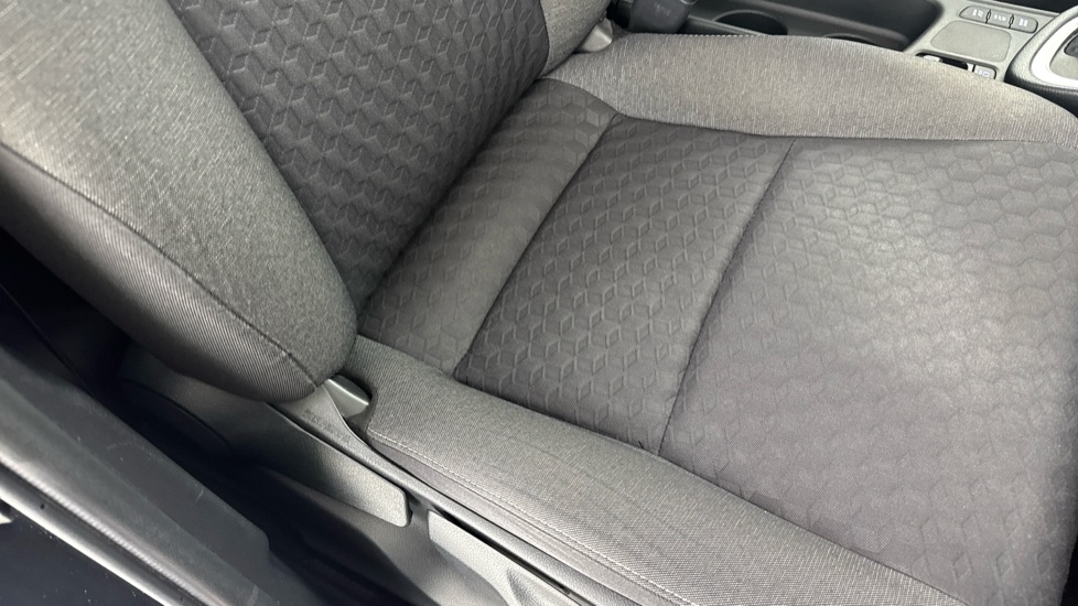 Toyota Yaris 1.5 Hybrid Design 5dr CVT Hybrid Hatchback - Image 17