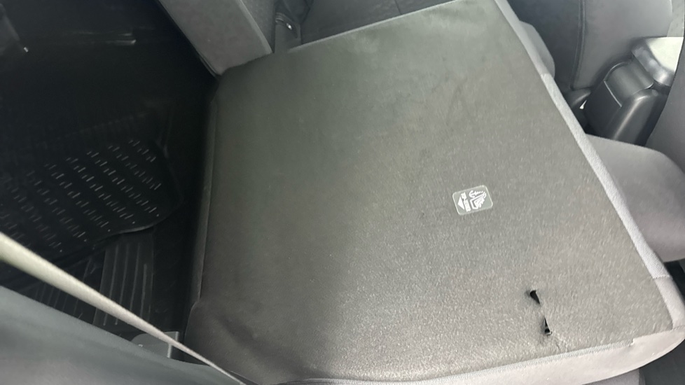 Toyota Yaris 1.5 Hybrid Design 5dr CVT Hybrid Hatchback - Image 18