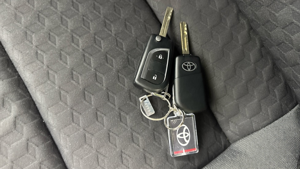Toyota Yaris 1.5 Hybrid Design 5dr CVT Hybrid Hatchback - Image 28