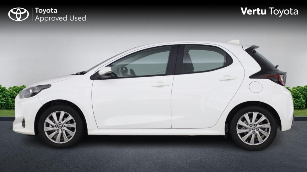 Toyota Yaris 1.5 Hybrid Icon 5dr CVT Hybrid Hatchback - Image 17
