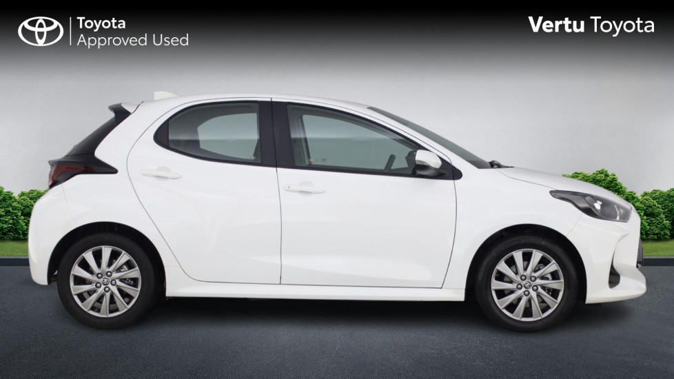 Toyota Yaris 1.5 Hybrid Icon 5dr CVT Hybrid Hatchback - Image 16