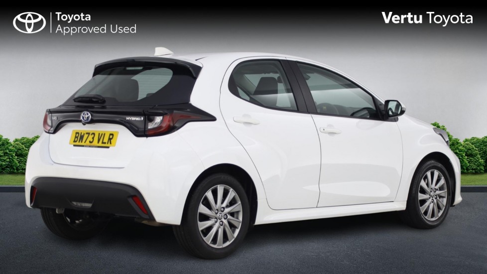 Toyota Yaris 1.5 Hybrid Icon 5dr CVT Hybrid Hatchback - Image 2