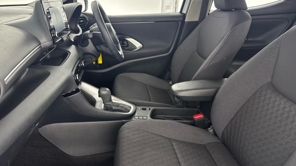 Toyota Yaris 1.5 Hybrid Icon 5dr CVT Hybrid Hatchback - Image 10